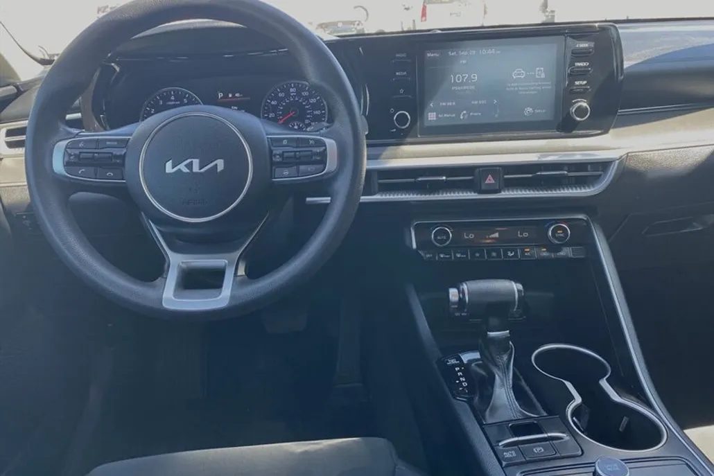 2022 Kia K5 LXS photo 1