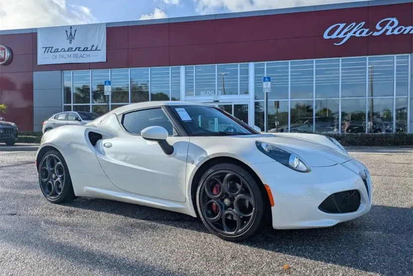 2016 Alfa Romeo 4C Coupe photo 1