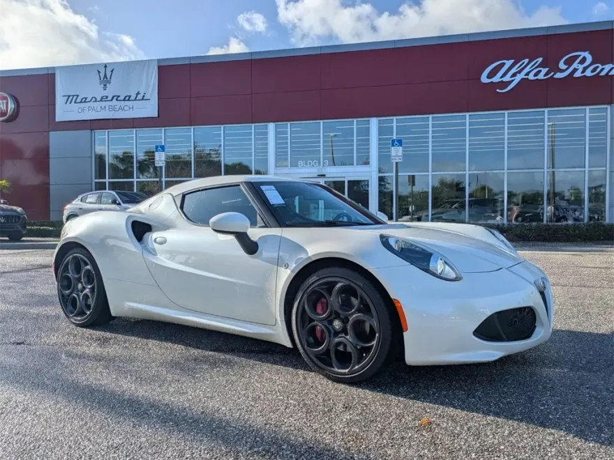 2016 Alfa Romeo 4C Coupe photo 1