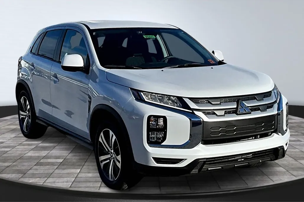 2025 Mitsubishi Outlander Sport ES photo 1