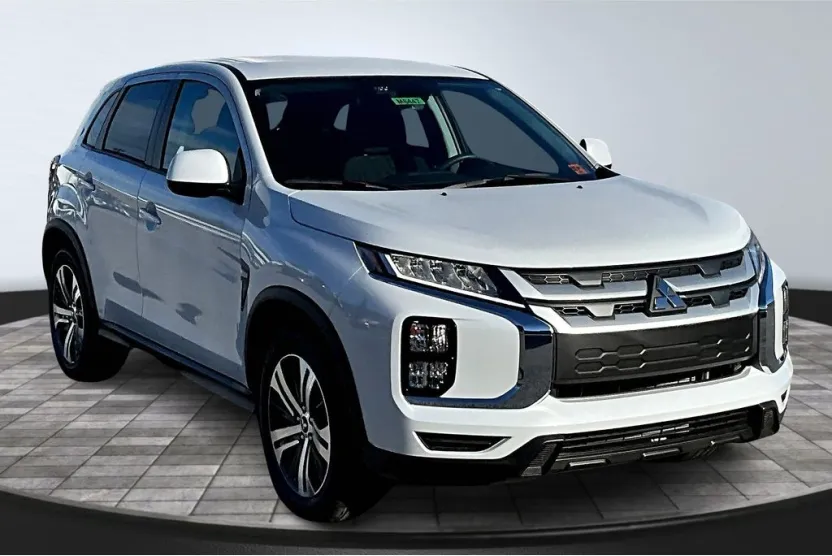 2025 Mitsubishi Outlander Sport ES photo 1