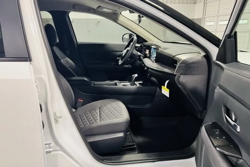 2026 Nissan Kicks SV photo 1