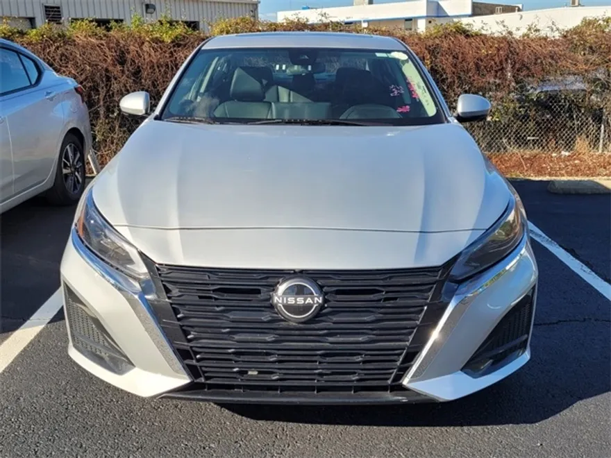 2023 Nissan Altima 2.5 SL photo 1