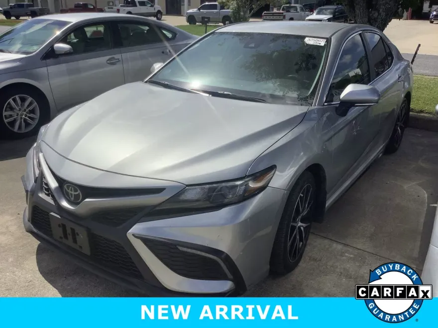 2023 Toyota Camry SE photo 1
