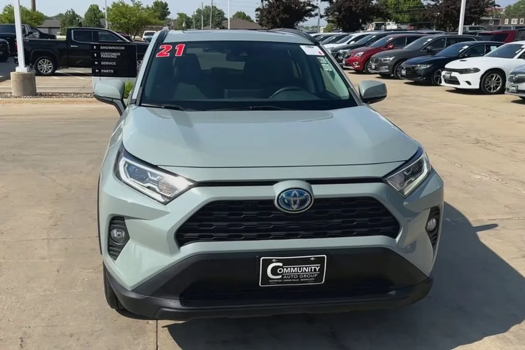 2021 Toyota RAV4 Hybrid XLE photo 1