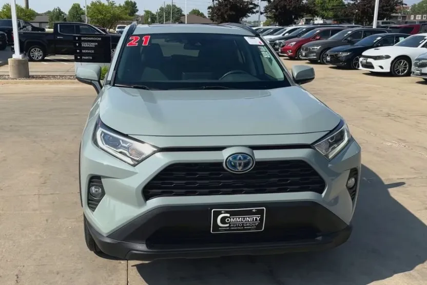 2021 Toyota RAV4 Hybrid XLE photo 1