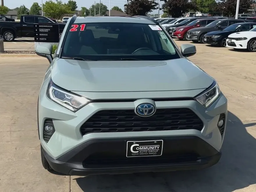 2021 Toyota RAV4 Hybrid XLE photo 1
