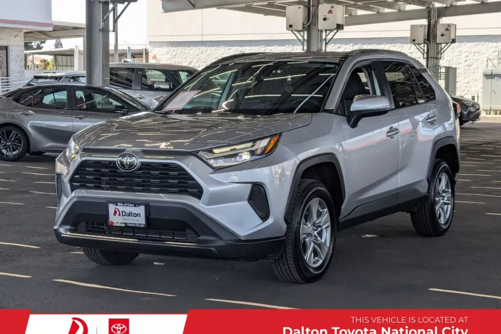 2023 Toyota RAV4 XLE photo 1