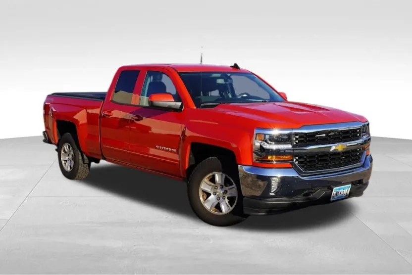 2017 Chevrolet Silverado 1500 LT photo 1