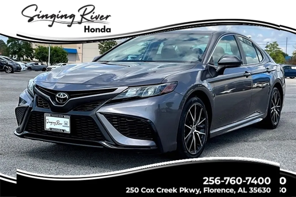 2022 Toyota Camry SE photo 1