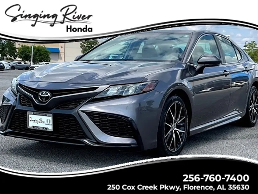 2022 Toyota Camry SE photo 1