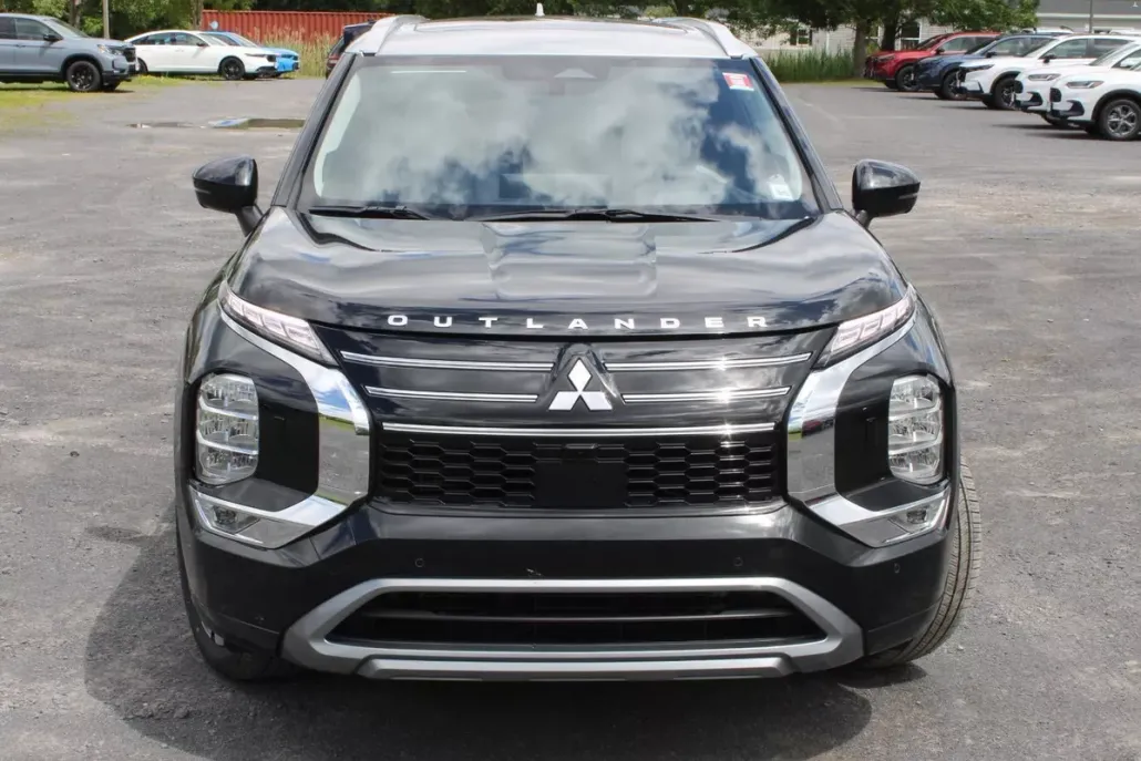 2025 Mitsubishi Outlander Platinum photo 1