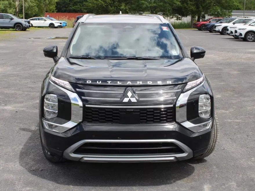 2025 Mitsubishi Outlander Platinum photo 1