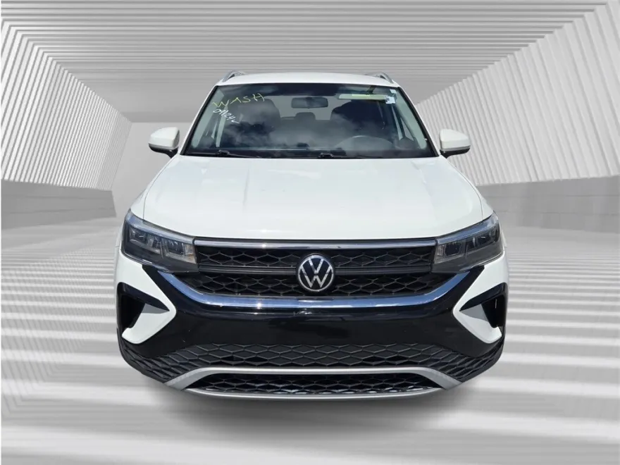 2022 Volkswagen Taos SE photo 1