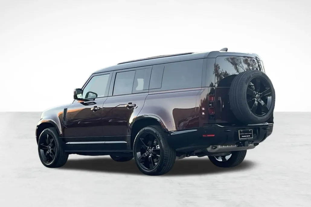 2025 Land Rover Defender 130 X-Dynamic SE photo 1