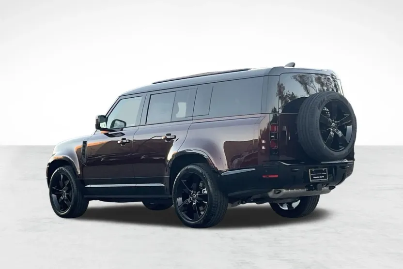 2025 Land Rover Defender 130 X-Dynamic SE photo 1