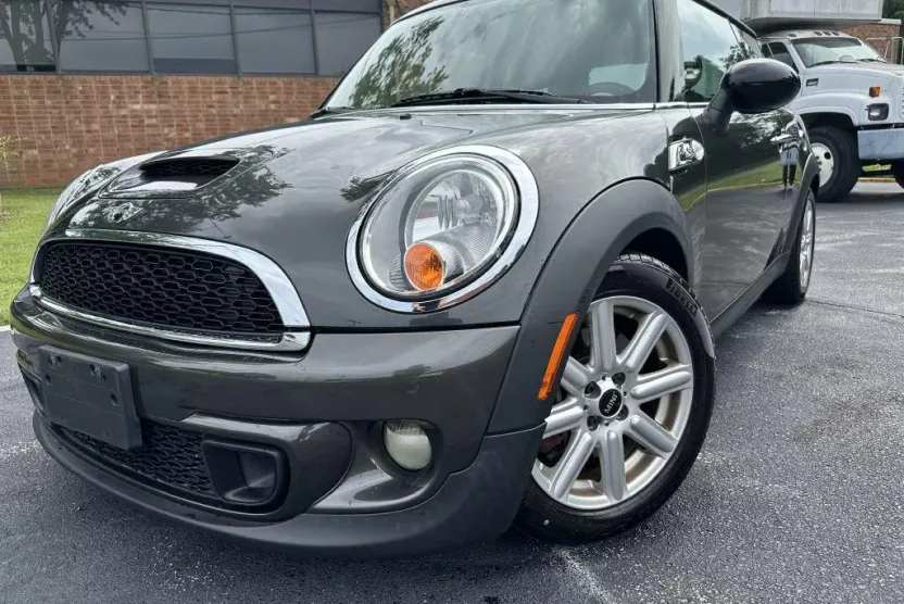 2011 Mini Cooper Hardtop S photo 1