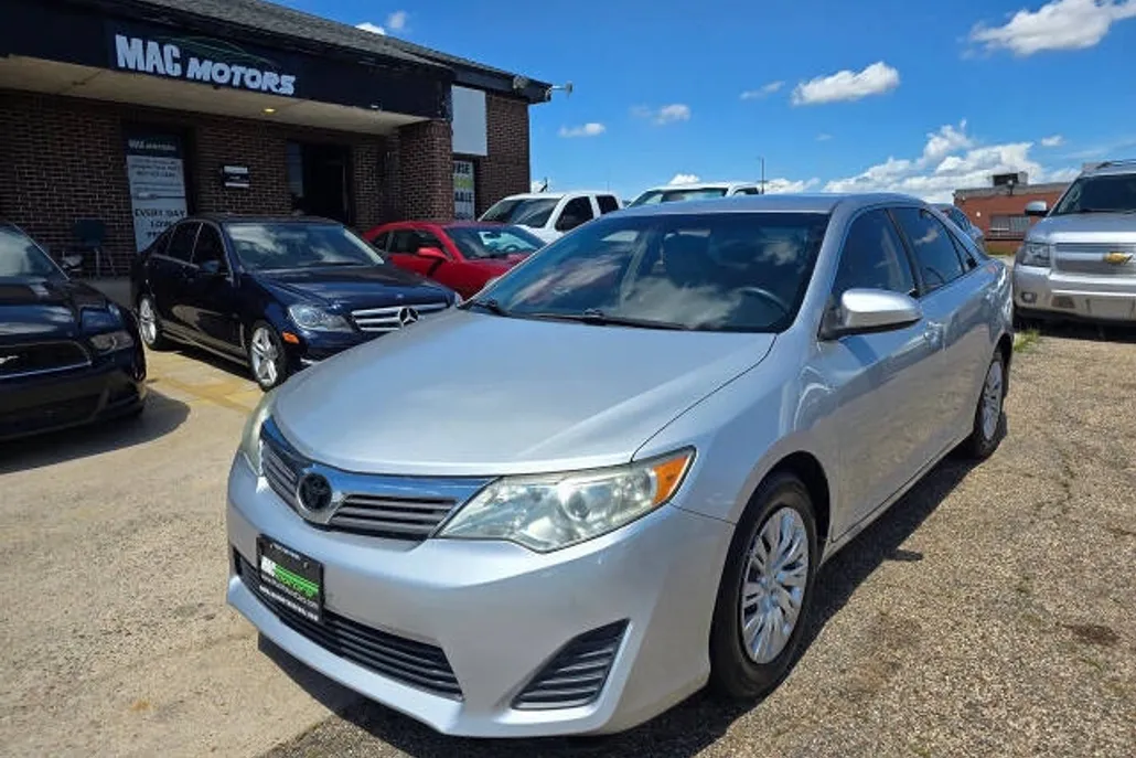 2014 Toyota Camry L photo 1