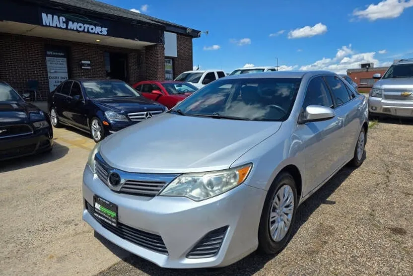 2014 Toyota Camry L photo 1