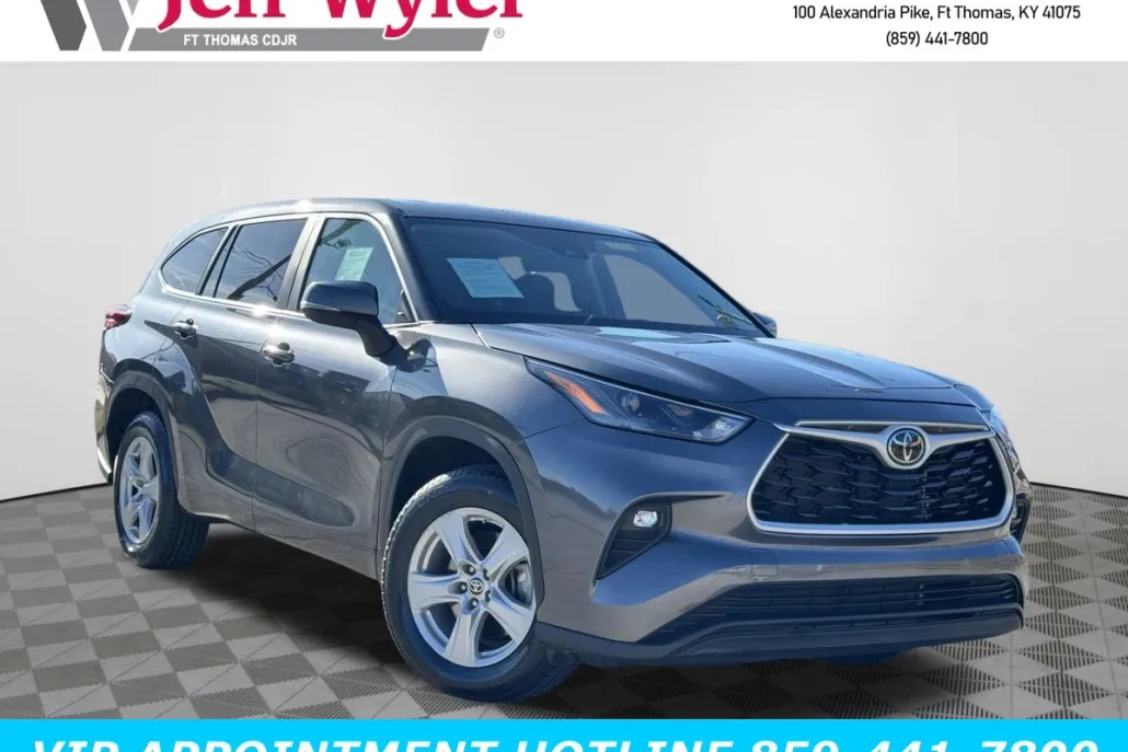 2024 Toyota Highlander LE photo 1