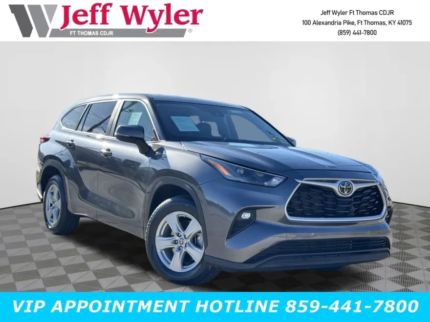 2024 Toyota Highlander LE photo 1