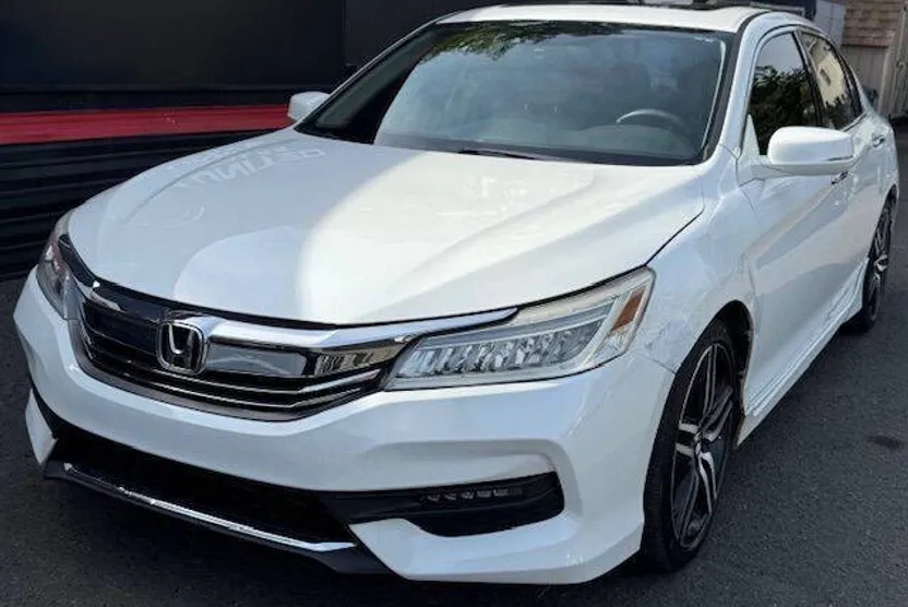 2017 Honda Accord Touring photo 1