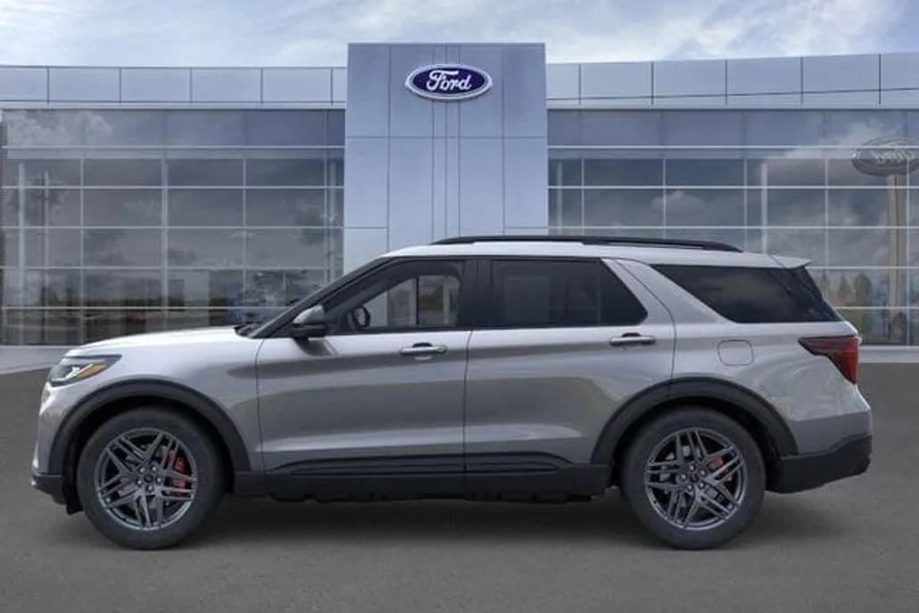 2025 Ford Explorer ST photo 1