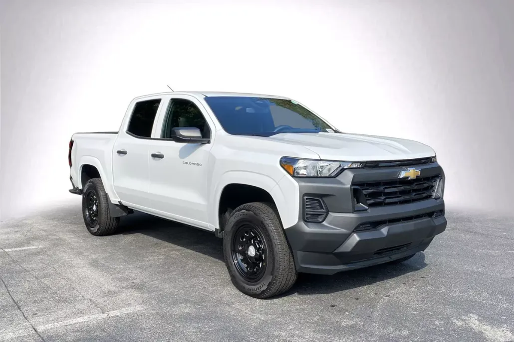 2024 Chevrolet Colorado photo 1