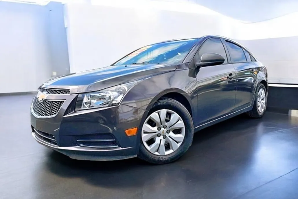 2014 Chevrolet Cruze LS photo 1
