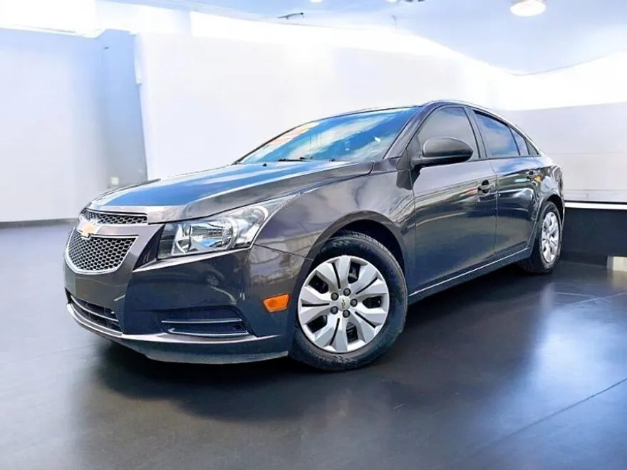 2014 Chevrolet Cruze LS photo 1