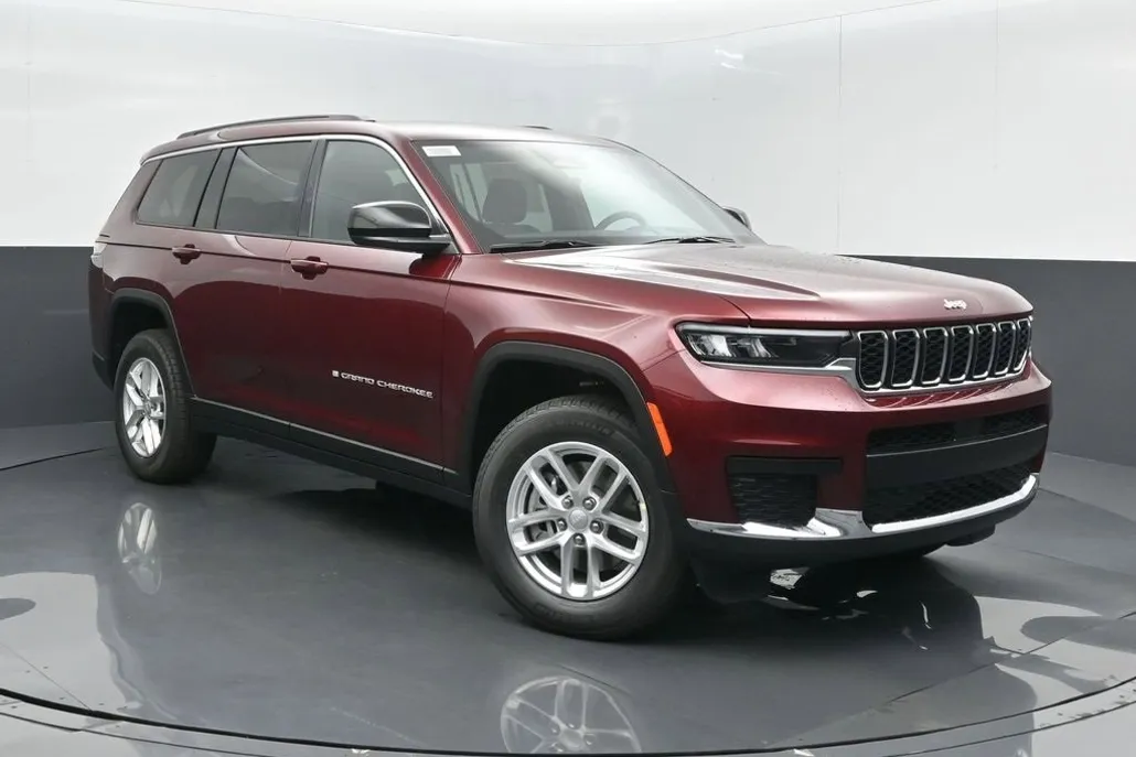 2025 Jeep Grand Cherokee Laredo photo 1