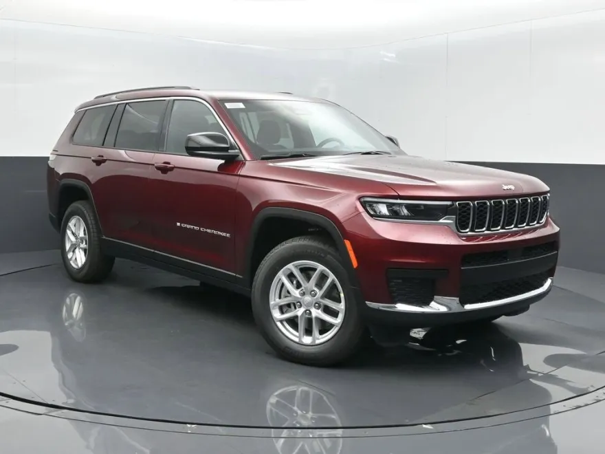 2025 Jeep Grand Cherokee Laredo photo 1