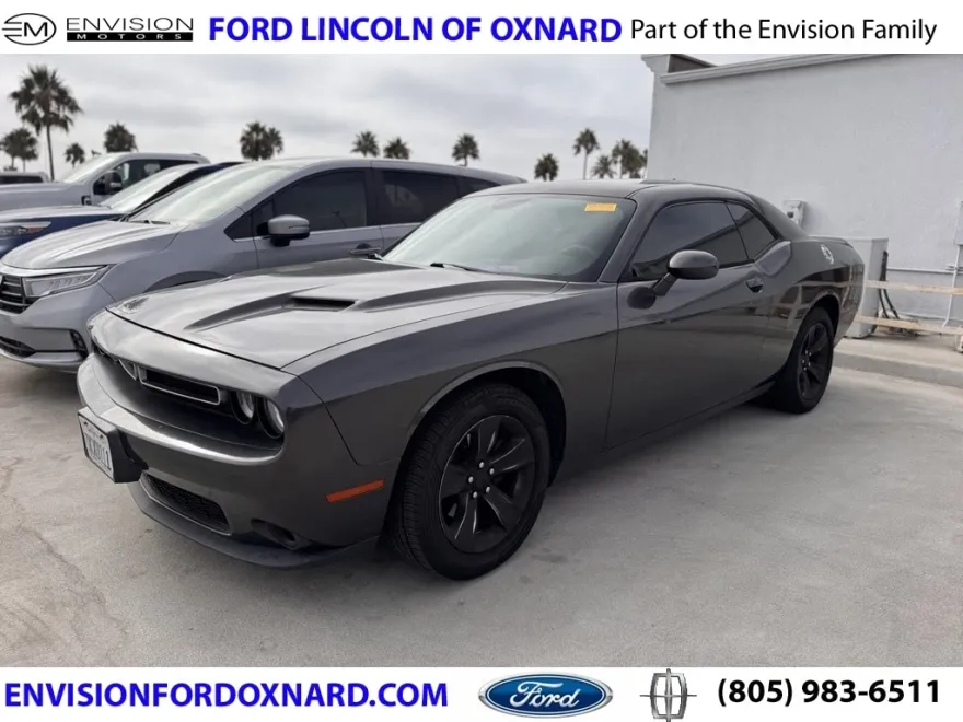 2015 Dodge Challenger SXT photo 1