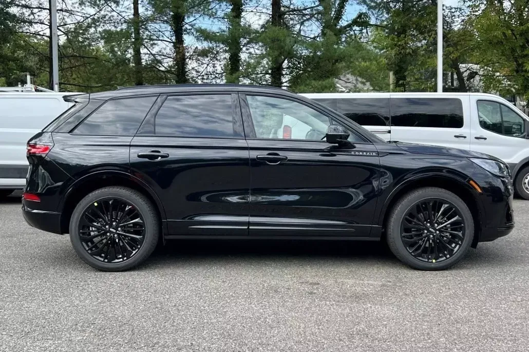 2026 Lincoln Corsair Premiere photo 1