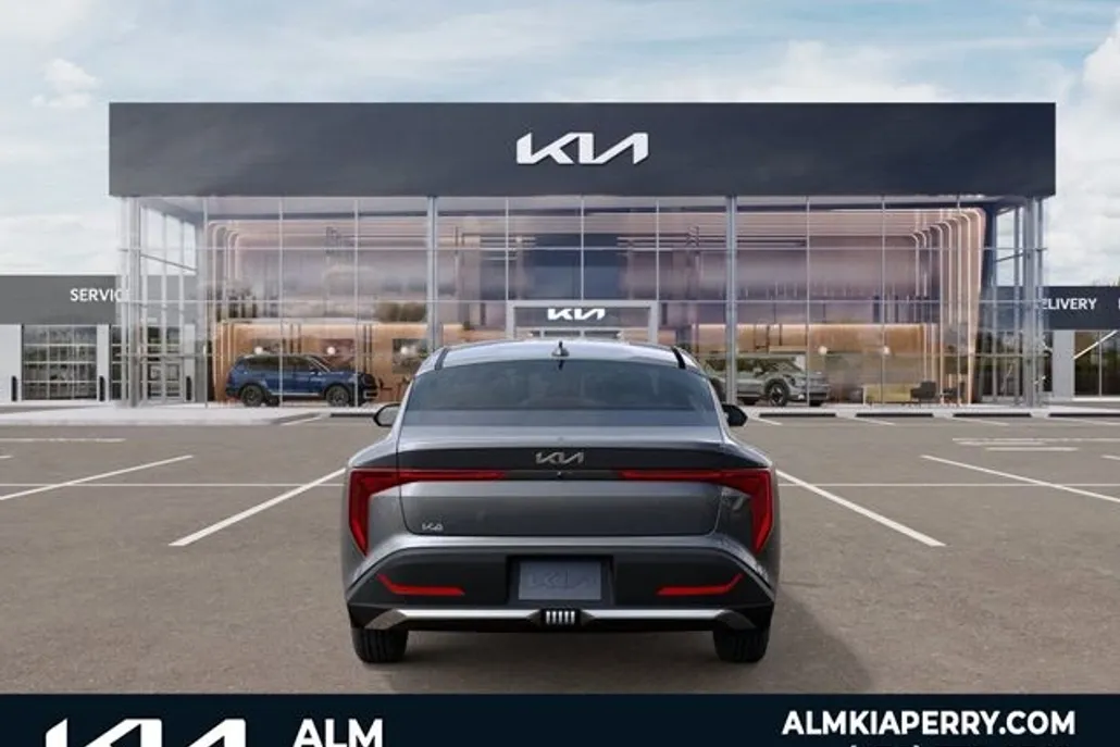 2025 Kia K4 LXS photo 1