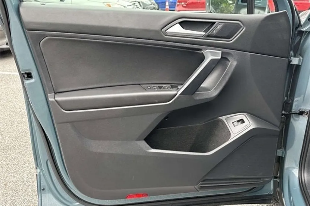 2021 Volkswagen Tiguan SEL photo 1