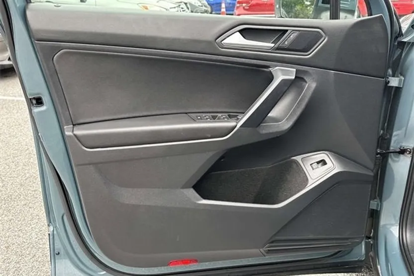 2021 Volkswagen Tiguan SEL photo 1