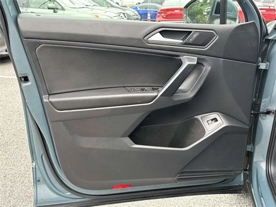 2021 Volkswagen Tiguan SEL photo 1