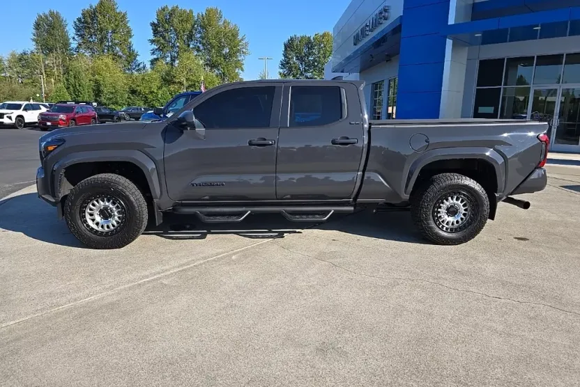2024 Toyota Tacoma SR5 photo 1