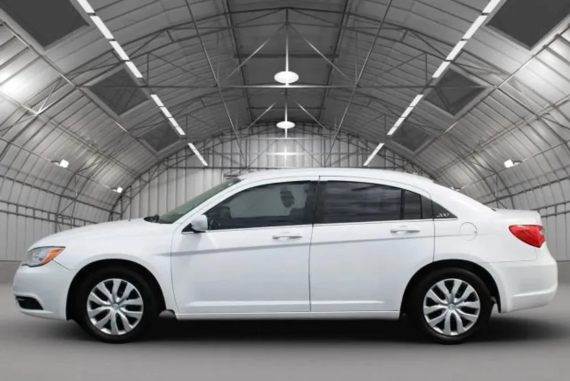 2014 Chrysler 200 Touring photo 1