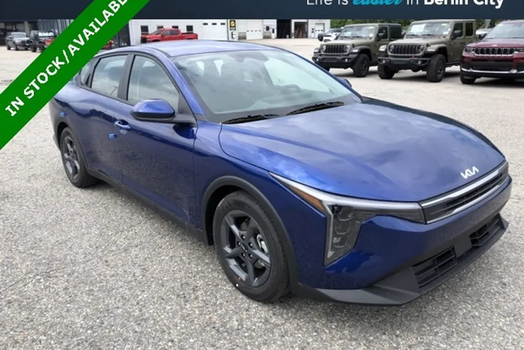 2025 Kia K4 LXS photo 1