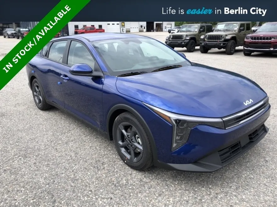 2025 Kia K4 LXS photo 1