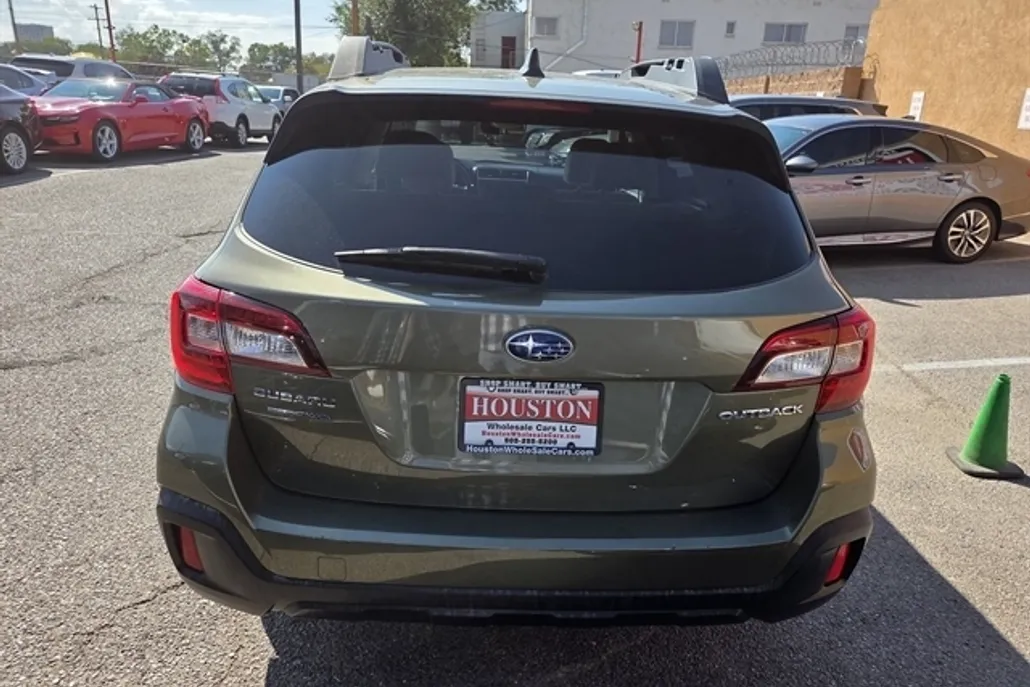 2019 Subaru Outback Premium photo 1