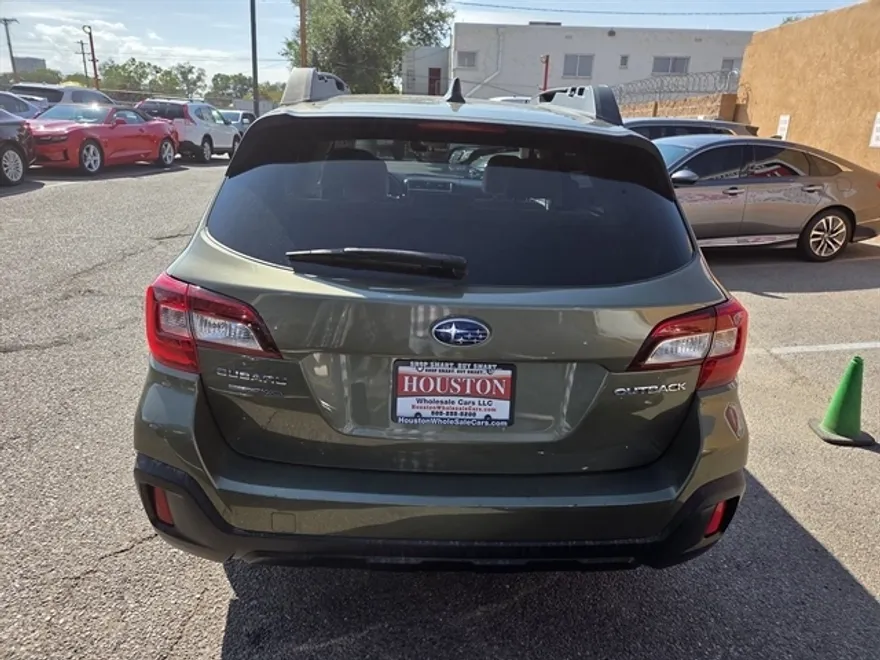 2019 Subaru Outback Premium photo 1
