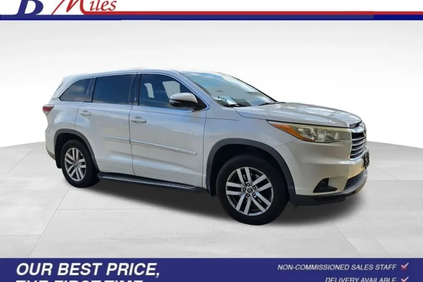 2016 Toyota Highlander LE photo 1