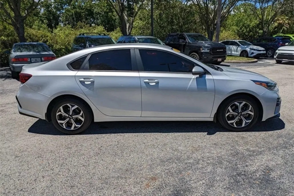 2021 Kia Forte LXS photo 1