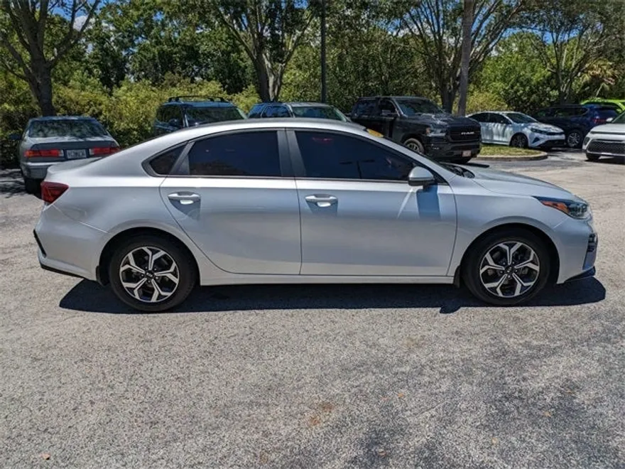 2021 Kia Forte LXS photo 1