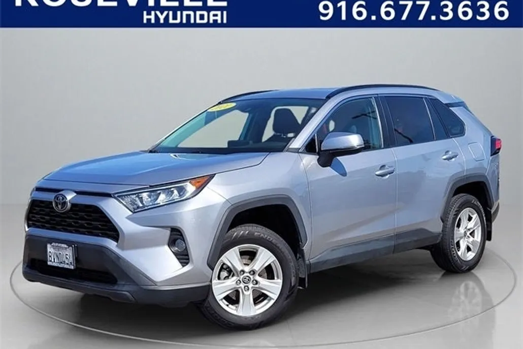 2021 Toyota RAV4 XLE photo 1