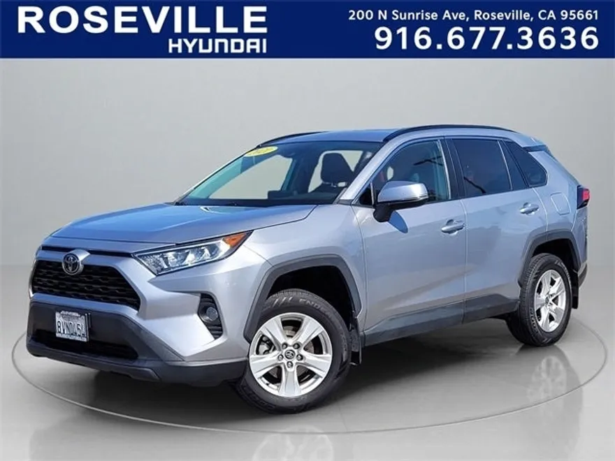 2021 Toyota RAV4 XLE photo 1