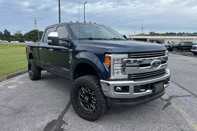 2017 Ford F-250 Lariat photo 1